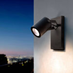 Applique murale extérieure orientable en aluminium noir mat, spot cylindrique sur plaque rectangulaire