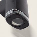 Applique murale extérieure noire en métal avec insert chromé et optique orientée vers le bas