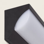 Applique murale extérieure LED noire en métal, diffuseur blanc opalin angulaire