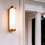 Applique murale extérieure cylindrique en verre opalin, cadre doré, fixation murale verticale