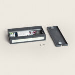 Applique murale aluminium anthracite rectangulaire avec diffuseur et bloc d'alimentation visible