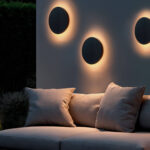 Applique murale circulaire anthracite avec halo lumineux doux