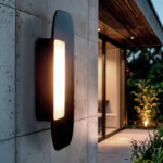 Applique murale extérieure noire en aluminium avec diffuseur opalin vertical