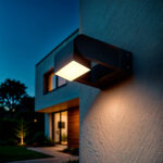 Applique murale LED noire en aluminium rectangulaire, éclairage vers le bas pour mur extérieur