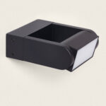 Applique murale LED noire en aluminium, forme rectangulaire avec diffuseur incliné pour éclairage extérieur