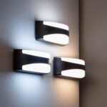 Applique murale LED noire rectangulaire avec deux diffuseurs blancs horizontaux