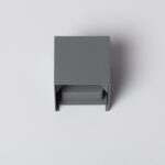 Applique murale carrée grise en aluminium mate, ouverture inférieure pour éclairage dirigé vers le bas