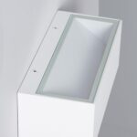 Applique murale rectangulaire blanche avec vitrage sur le dessus pour éclairage haut et bas