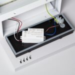 Applique murale aluminium blanche rectangulaire ouverte avec bloc d'alimentation LED et bornier de câbles