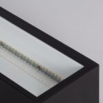 Applique murale LED rectangulaire noire en aluminium, éclairage up et down avec bande LED visible