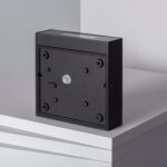 Applique murale carrée grise aluminium, plaque arrière de fixation avec capteur central visible