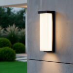 Applique murale extérieure rectangulaire aluminium noir à diffuseur opalin blanc