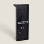 Applique murale extérieure platine rectangulaire aluminium noir mat avec câbles de connexion visibles