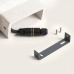 Applique murale en ciment beige avec connecteur étanche et support de fixation