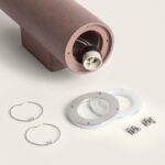 Applique murale extérieure en ciment rouge cylindrique avec douille et pièces de fixation visibles