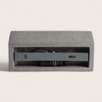 Applique murale en ciment rectangulaire grise, corps creux avec ouverture centrale et support métallique