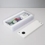 Applique murale rectangulaire blanche avec boîtier ouvert montrant le transformateur et câblage