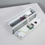 Applique murale blanche rectangulaire ouverte avec boîtier, câblage et module LED visible