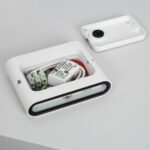 Applique murale LED blanche rectangulaire à fixer, boîtier ouvert montrant transformateur et câblage