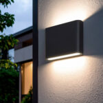 Applique murale extérieure carrée noire à LED, diffusion haut et bas blanc chaud