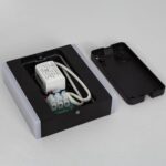 Applique murale extérieure noire carrée ouverte montrant driver LED et bornes de connexion