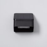 Applique murale solaire LED noire rectangulaire, panneau solaire supérieur et bande LED visible, fixation murale