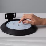 Applique murale LED ronde noire avec plaque LED apparente et support de fixation murale