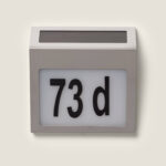 Applique murale solaire rectangulaire argentée avec panneau lumineux pour numéro de maison 73d