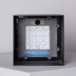 Applique murale LED carrée noire avec module LED apparent et couvercle transparent