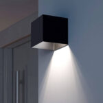 Applique murale noire cubique en métal, éclairage LED directionnel vers le bas, montage mural extérieur