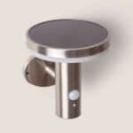 Applique murale inox solaire, plateau rond avec panneau, détecteur PIR et finition brossée