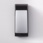 Applique murale noire à diffuseur blanc opalin rectangulaire