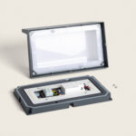 Applique murale extérieure rectangulaire anthracite démontée, boîtier et module LED visibles