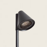 Balise extérieure noire métal mat, tête conique orientable sur poteau