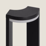 Balise extérieure LED noire en aluminium, sommet courbe, diffuseur blanc, montage sur pied