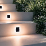 Balise extérieure encastrable noire, façade carrée, éclairage LED chaud, montage mural encastré sur marches