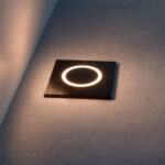 Balise murale encastrable LED carrée noire avec anneau lumineux circulaire lumière chaude