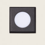 Balise extérieure LED carrée noire avec diffuseur circulaire blanc, encastrable au mur