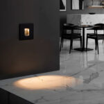 Balise encastrable murale carrée noire éclairage LED blanc chaud dirigé vers le sol