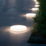 Balise encastrable ronde LED blanche au ras du sol pour allée extérieure