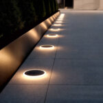 Balise encastrée ronde LED, anneau lumineux blanc chaud, pose au sol sur dallage