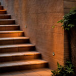 Balise encastrée ronde LED sur mur d'escalier, lumière chaude directionnelle pour éclairage extérieur