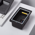 Balise encastrable extérieure rectangulaire noire en plastique, logement avec module LED et câbles apparents