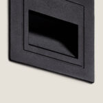 Balise encastrée murale carrée noire, ouverture orientée vers le bas
