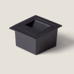 Balise encastrable murale carrée noire mate avec intérieur incliné