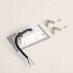 Balise encastrable murale LED argent, boîtier blanc, cadre inox rectangulaire, câble trois conducteurs et clips de fixation