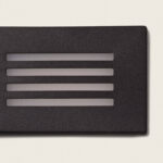 Balise murale encastrée noire à fentes horizontales