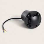 Balise encastrable au sol noire cylindrique avec quatre ouvertures et câble électrique apparent