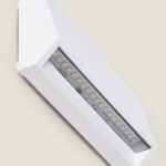 Balise murale extérieure rectangulaire blanche avec bande LED visible, montage en saillie