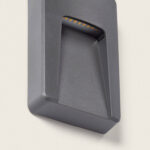 Balise murale LED anthracite rectangulaire en saillie avec ouverture inclinée et bande LED visible